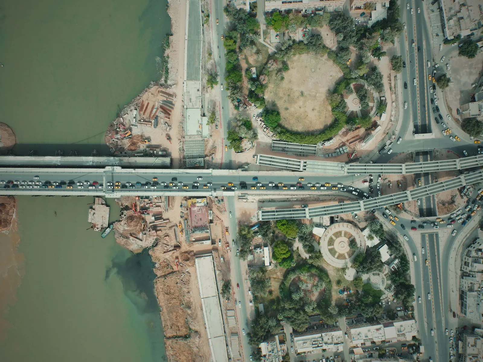 Traffic crossing a bridge over the Tigris in Baghdad, from above